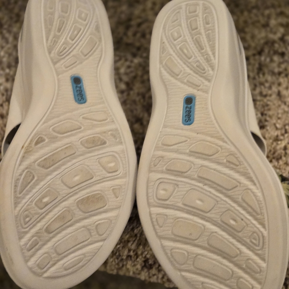 Bzees Diamond X Band Wedge Slide Sandals - Picture 3 of 9